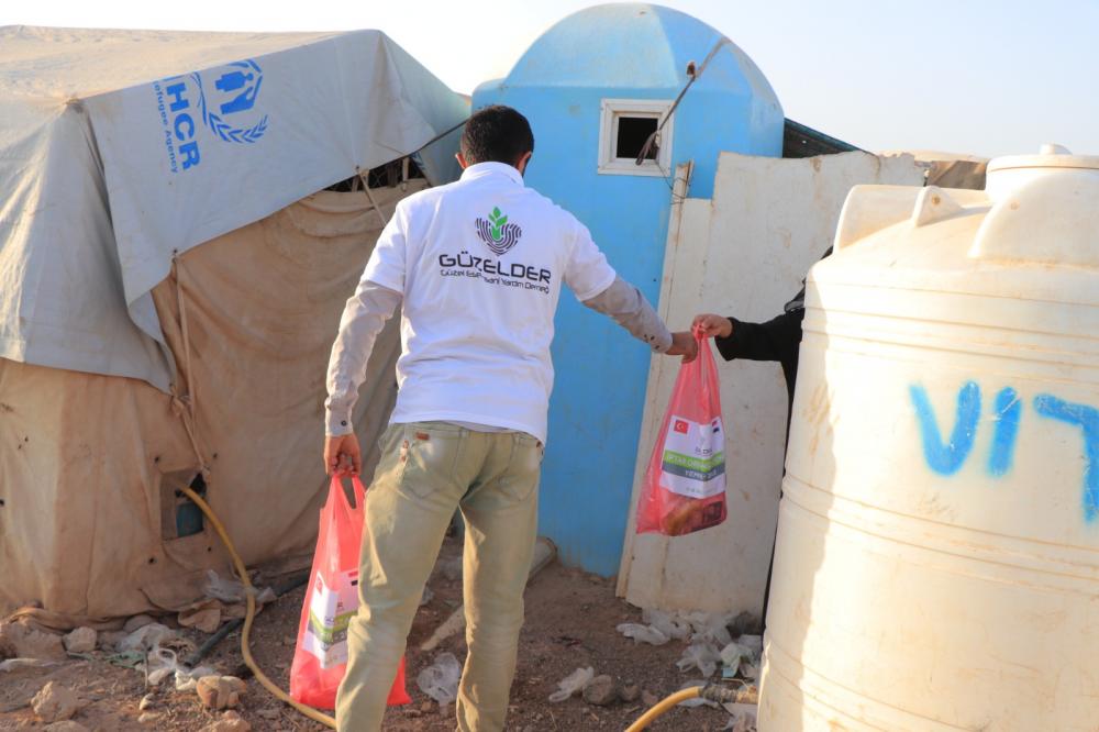 مشروع توزيع وجبات الإفطار الرمضانية في مخيمات النازحين بمحافظة مأرب، اليمن، بعدد 1000 ألف وجبة إفطار رمضاني